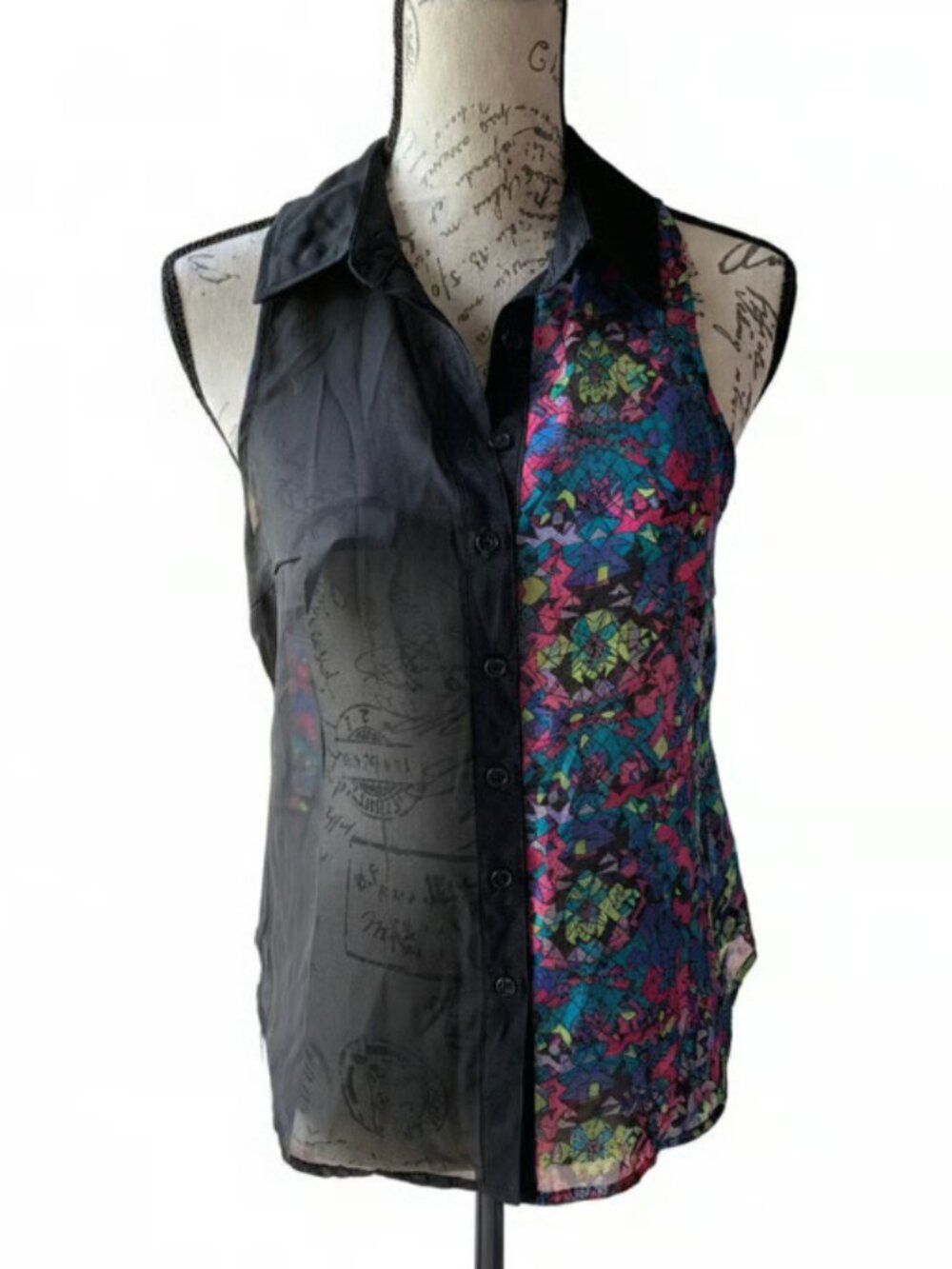 Material Girl Women's Sleeveless Button-Up Top with Heart Cutout Back, Size S